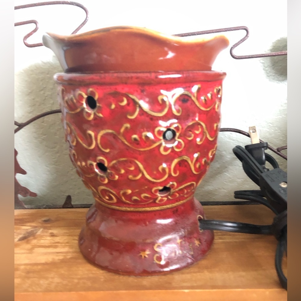 scentsy Elegant Red Ceramic Wax Warmer